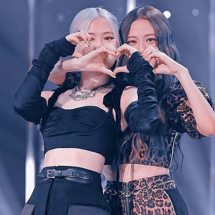 金智秀拍摄新剧,收到人生第一个餐车应援,"酥肉"cp是真的!