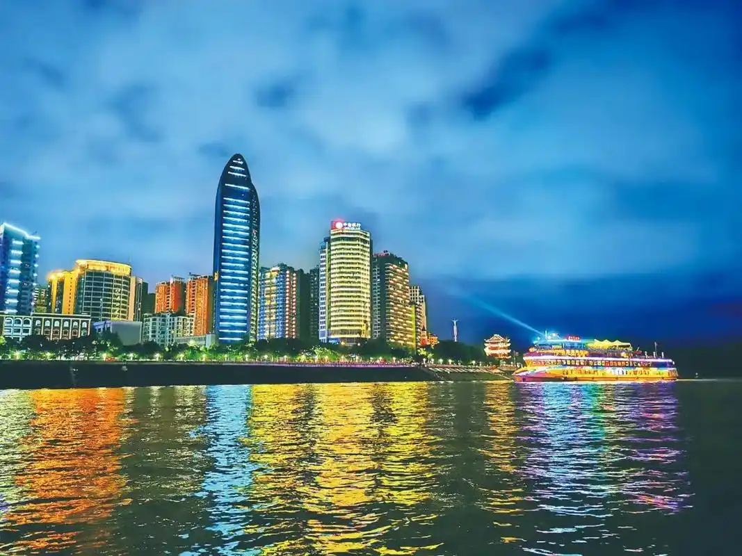 在每一个想我的夜不如来看看宜昌夜景吧