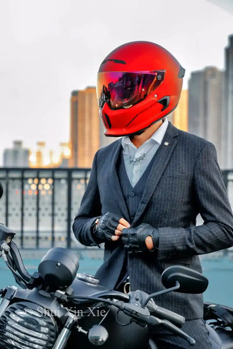 西装暴徒:王总.#西装暴徙 #香帅650 #摄影 #骑士 # - 抖音