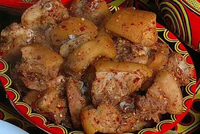 小凉山的坨坨肉让猪肉越嚼越香胃口大开