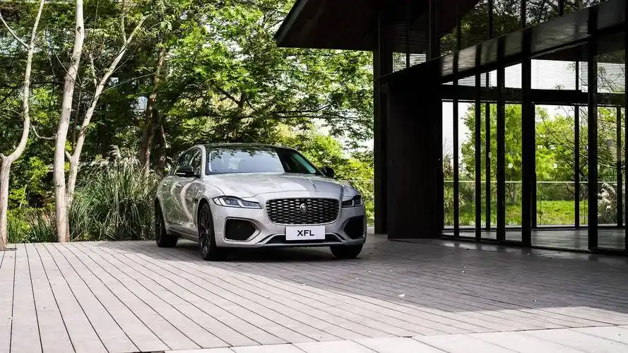 缎面哑光金属漆,细节采用鎏金点缀,静态体验捷豹xfl鎏金版_搜狐汽车