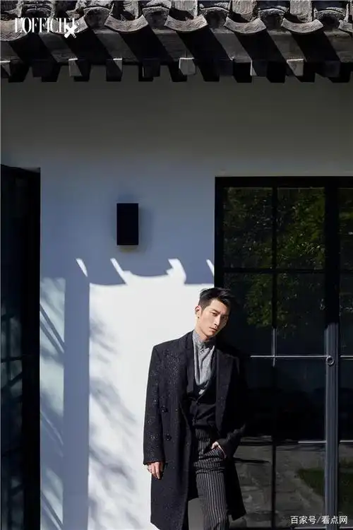 窦骁最新时尚大片 眼神冷冽飒气袭秋