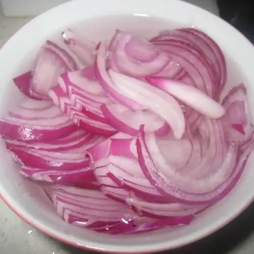 凉拌圆葱紫甘蓝,脆口好吃下饭,十分钟就搞定