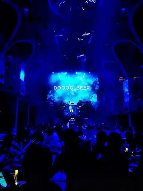 武汉能喝能玩能听能干饭的酒吧