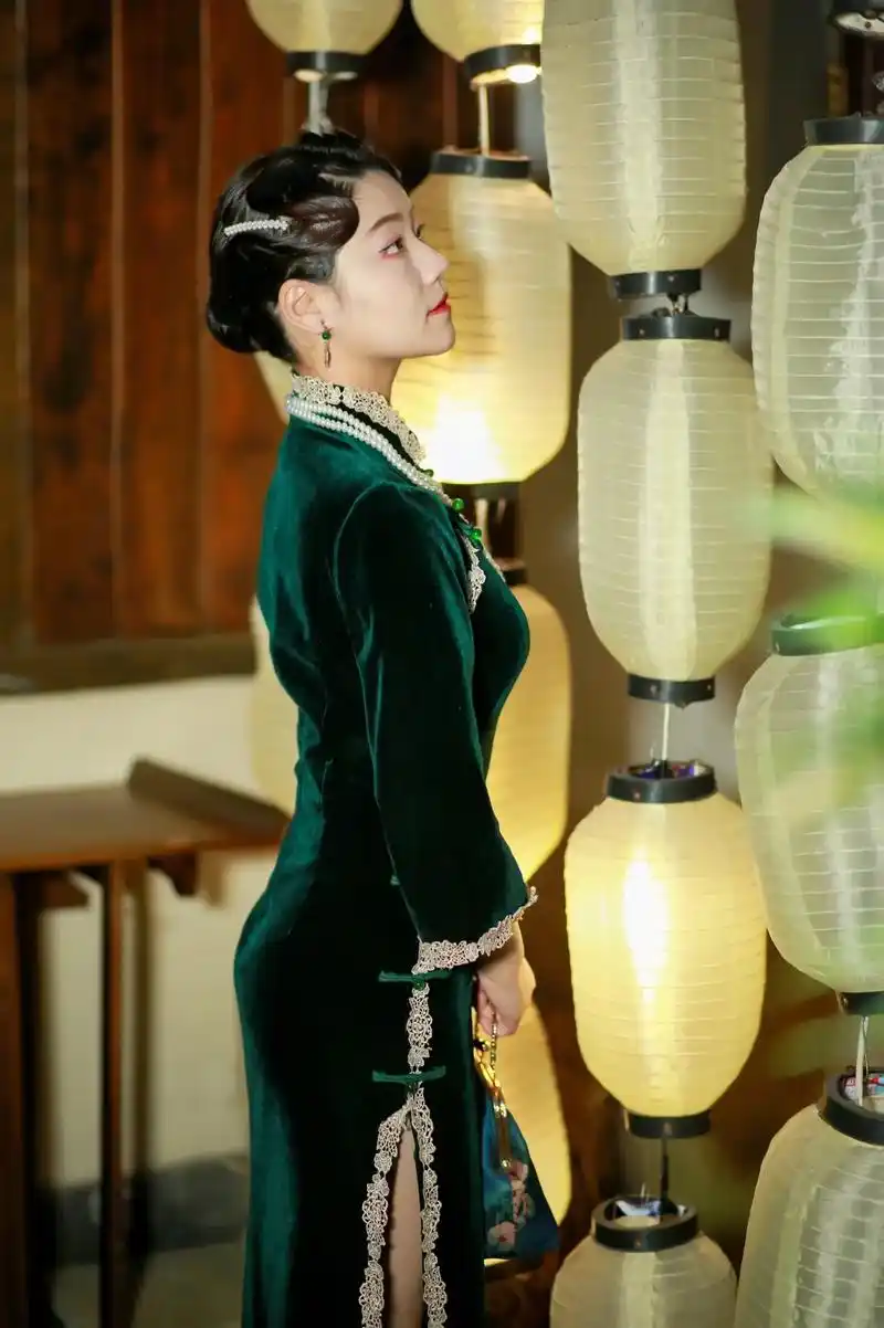 总要做一回书里的民国太太#旗袍 #古风 - 抖音