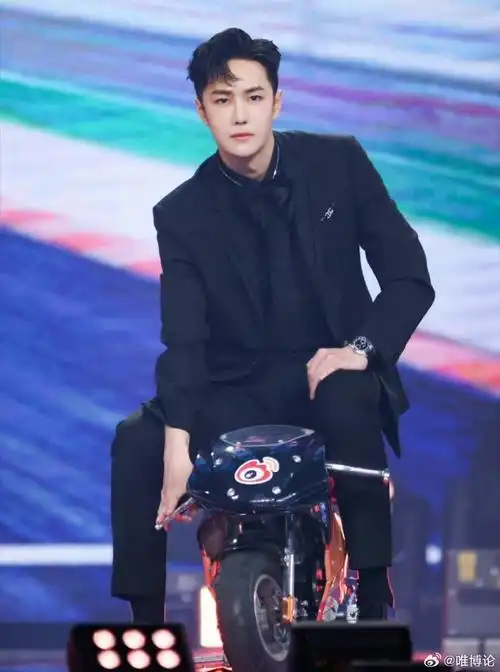 王一博魏若来##王一博长风破浪##王一博骑摩托vs魏若来骑摩托