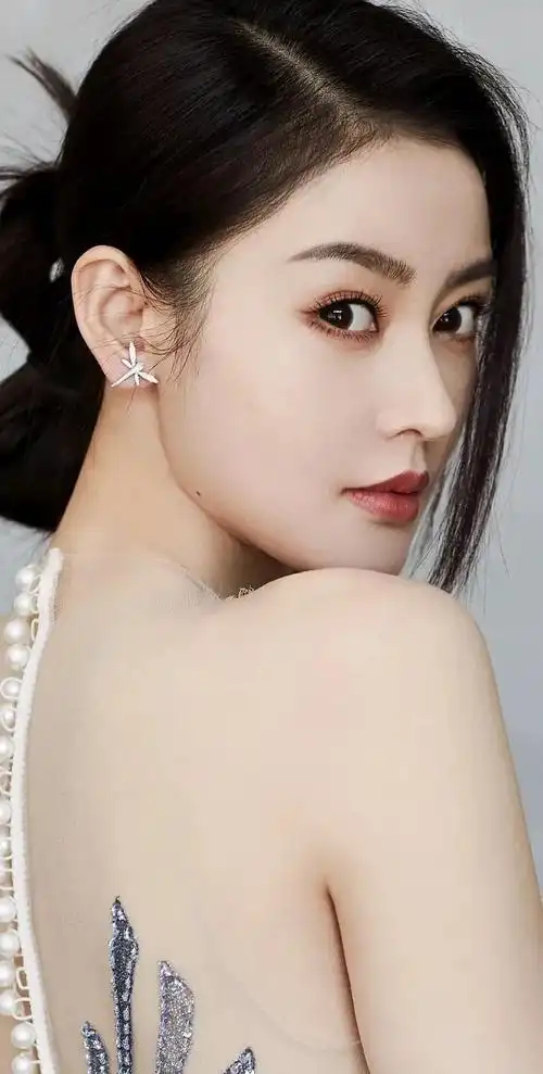 张天爱婀娜多姿清纯写真,优雅迷人!__财经头条