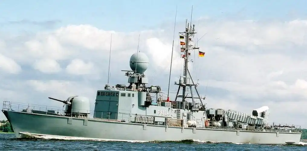 143a 导弹艇初下水