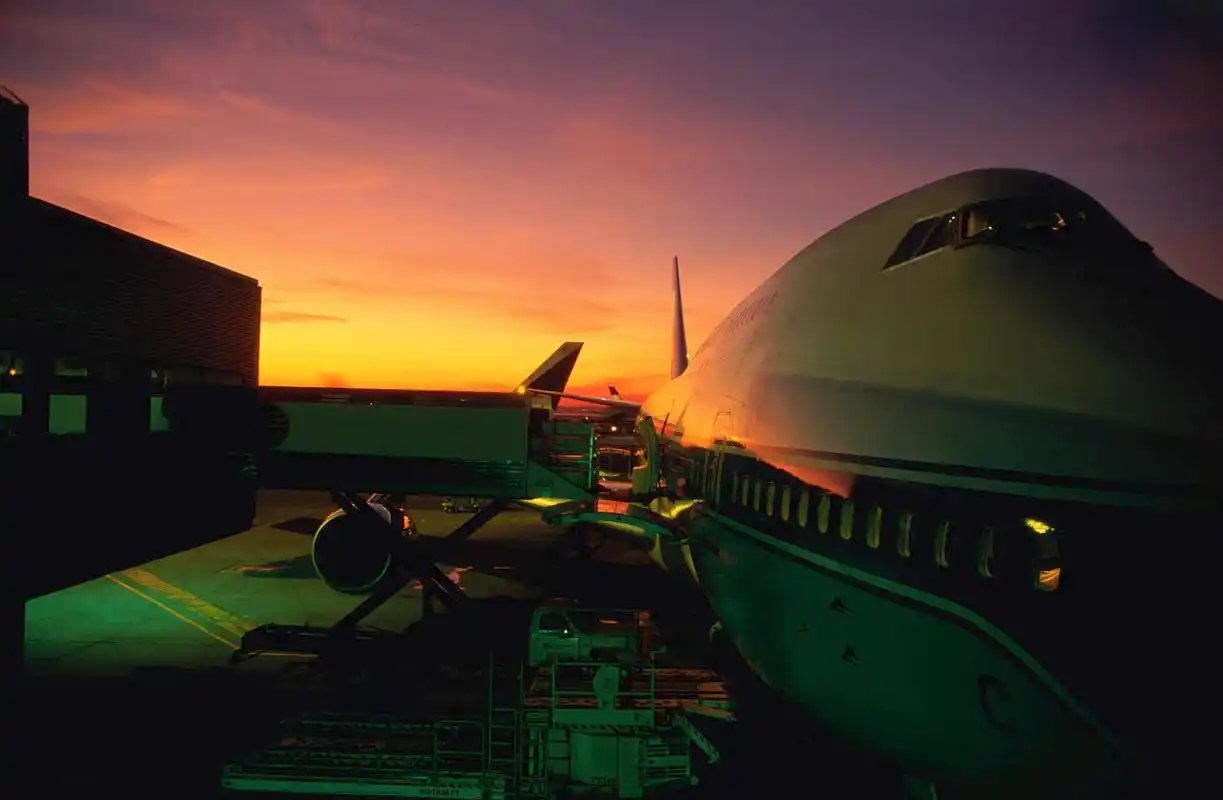 1997年5月8日,南航一架波音737客机在深圳黄田机场降落时坠毁,当场