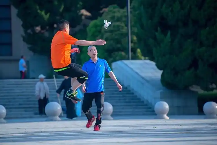 写美篇 毽球(又称踢毽子),是一项简便易行的健身运动,在中国流传很广