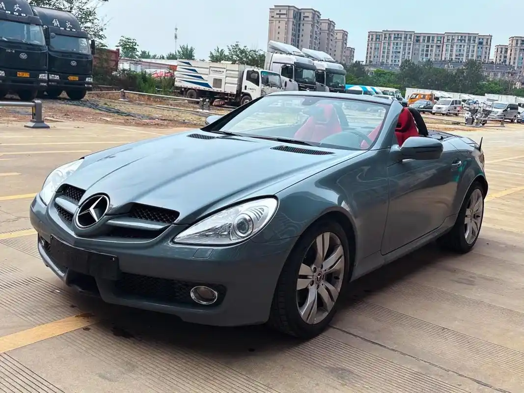 奔驰slk300.首付一千带走这台双门两座硬顶敞篷小跑车奔驰slk300