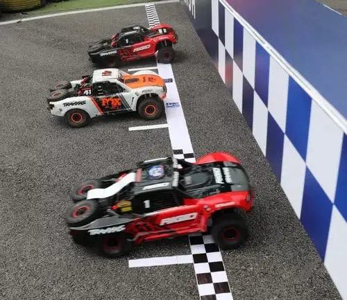 首届柳州rc遥控车场地赛在柳州体育中心王牌卡丁车运动中心成功举办