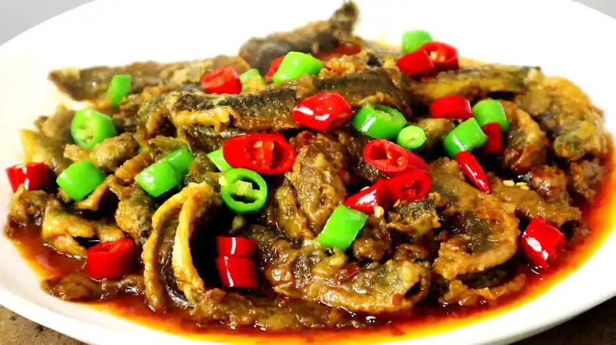 这才是红烧泥鳅最好吃的做法,鲜香味美又解馋,上桌连汁都不剩
