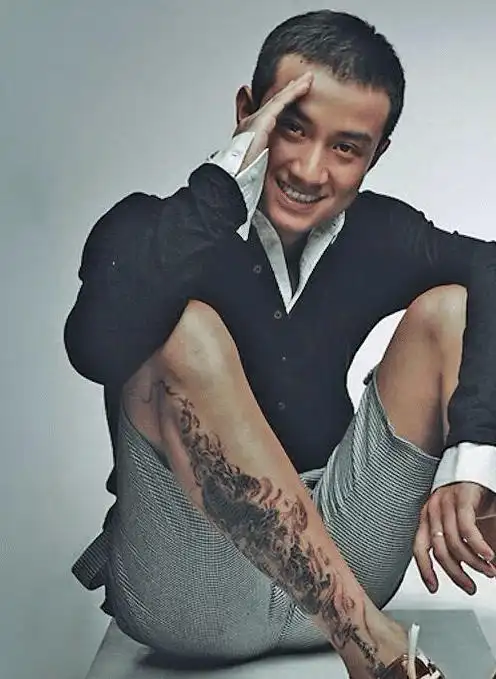 李现纹身曝光竟有特殊意义,原来这些明星纹身都很有来头