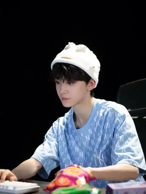 左航16岁生日快乐呀