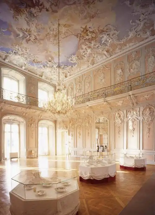 奥古斯都城堡是德国最早的洛可可式建筑奥古斯都堡周围景色优美