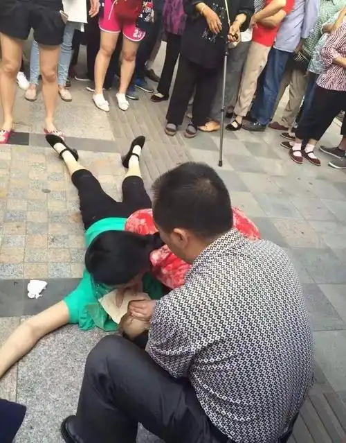 南江一女子锻炼时倒地猝死,热心市民轮番急救获点赞!