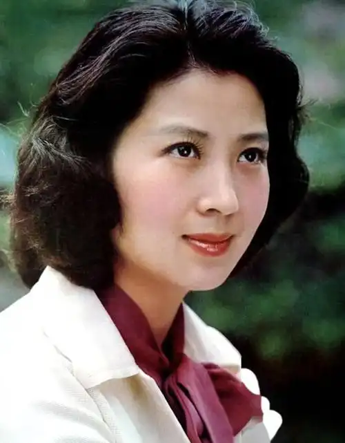 可能有些年轻人并不太了解她,但在上世纪七八十年代,她可是当红女星