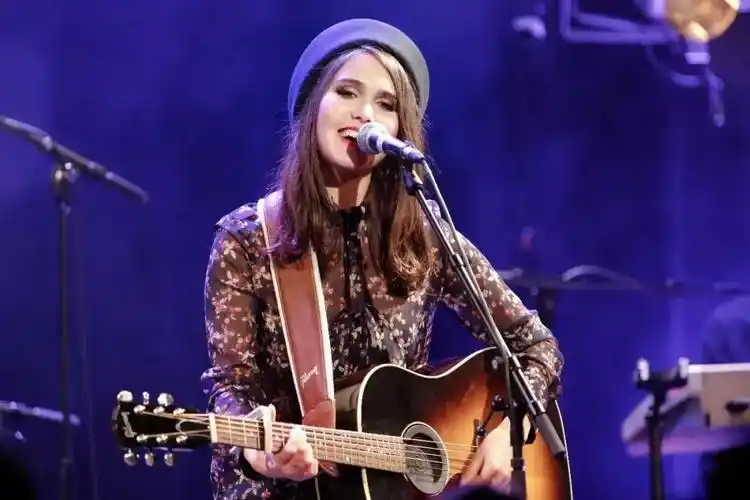 疫情声援中国,这个最爱中国的法国乐坛天后,也来《浪姐》了?