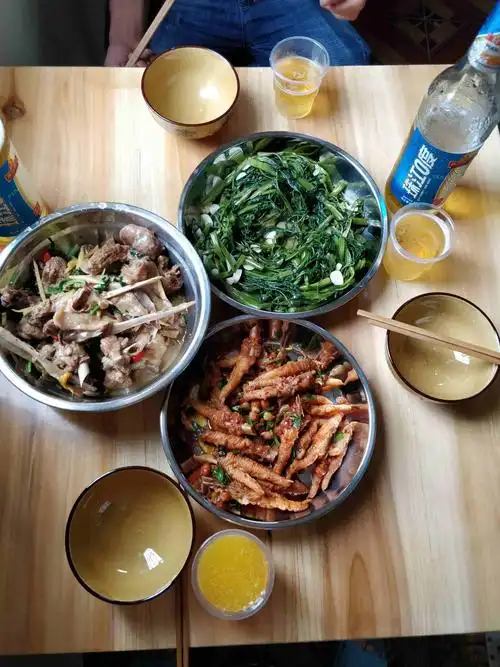 今天三个人吃饭