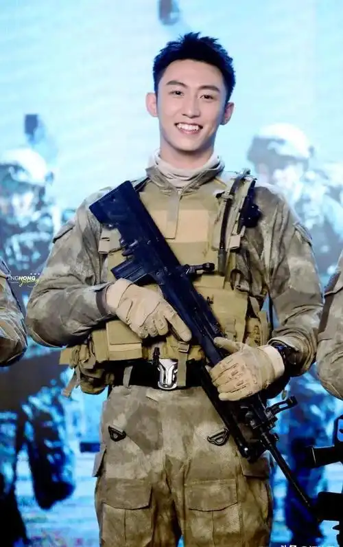 黄景瑜承认和前妻和平离婚,网友:热巴终于可以放心和他在一起了