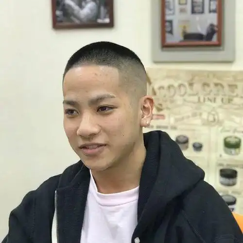 男生小平头发型剪的好照样也很帅