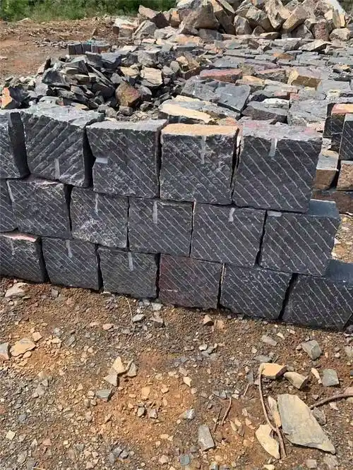 土建园林浅灰色毛石浆砌片石青灰色板岩垒墙石灰色干砌块石