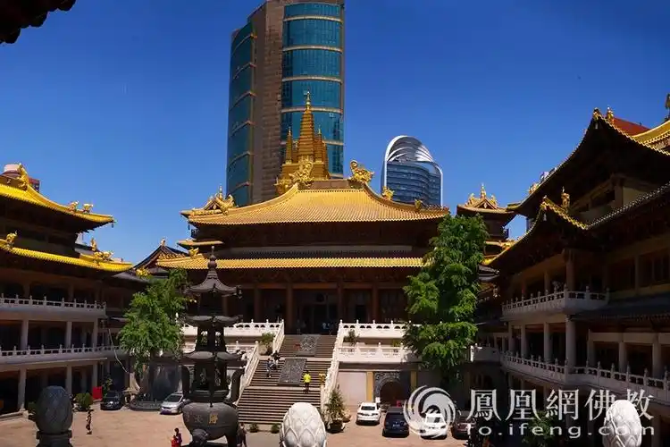 静安寺大雄宝殿(图片来源:凤凰网佛教 上海佛教协会供图)