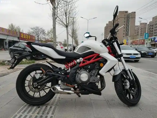 14年贝纳利黄龙300手续齐全无摔车无事故