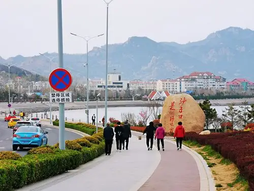 春之约沙子口是个好地方走进网红石碑打卡地