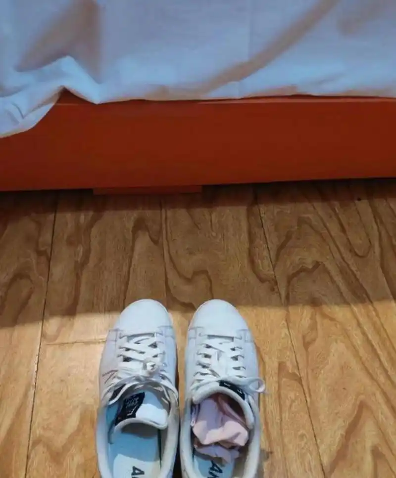 女朋友的鞋子和袜子真的好香