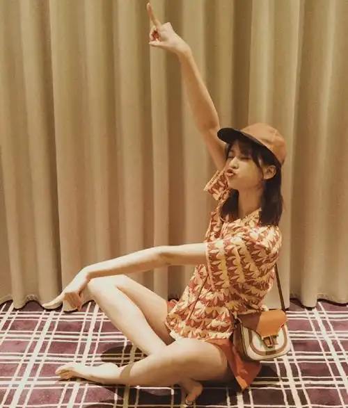 乔欣真会凹造型!1米72还穿20cm高跟鞋,为显腿长真拼了_少女_身高_感觉