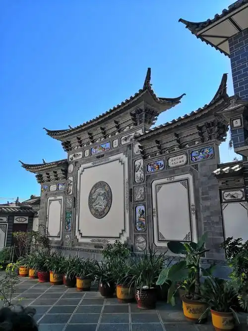 具有特色的上百座白族民居建筑.