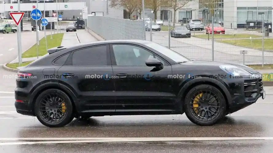 全新保时捷卡宴coupe路试谍照曝光预计2022年上市