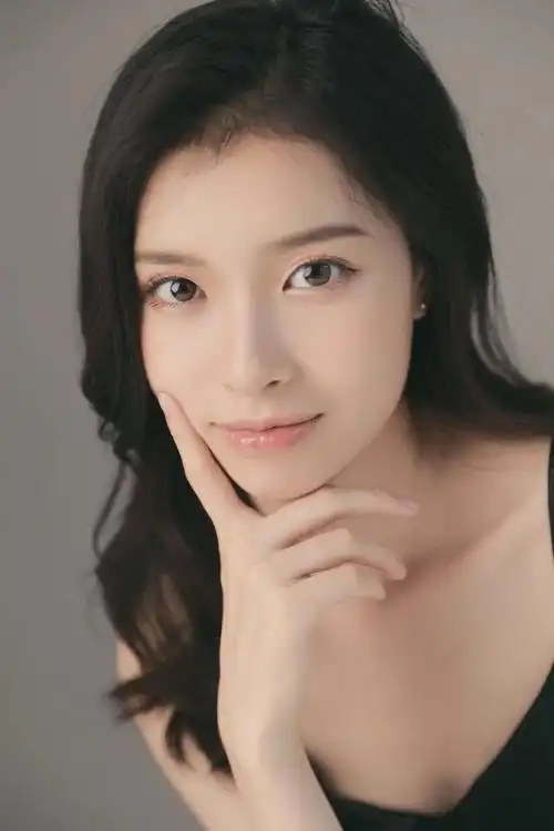 萱萱身高168cm北京模特活泼开朗喜欢表演热爱舞台