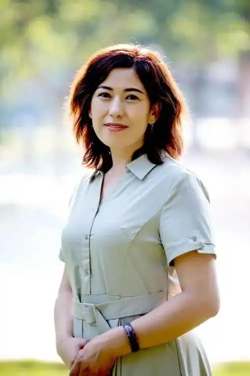 zpuj">热合曼·阿吾提,女,维吾尔族,1977年11月出生在新疆伊犁伊宁县