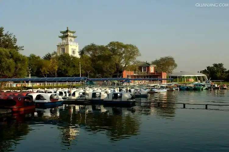 p>天津水上公园原称青龙潭,作为风景游览区,其历史可追溯至上世纪初