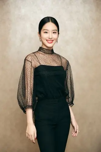 杨采钰《只有芸知道》郑州点映解锁"英文诗"互动 自然派"眼技"传递