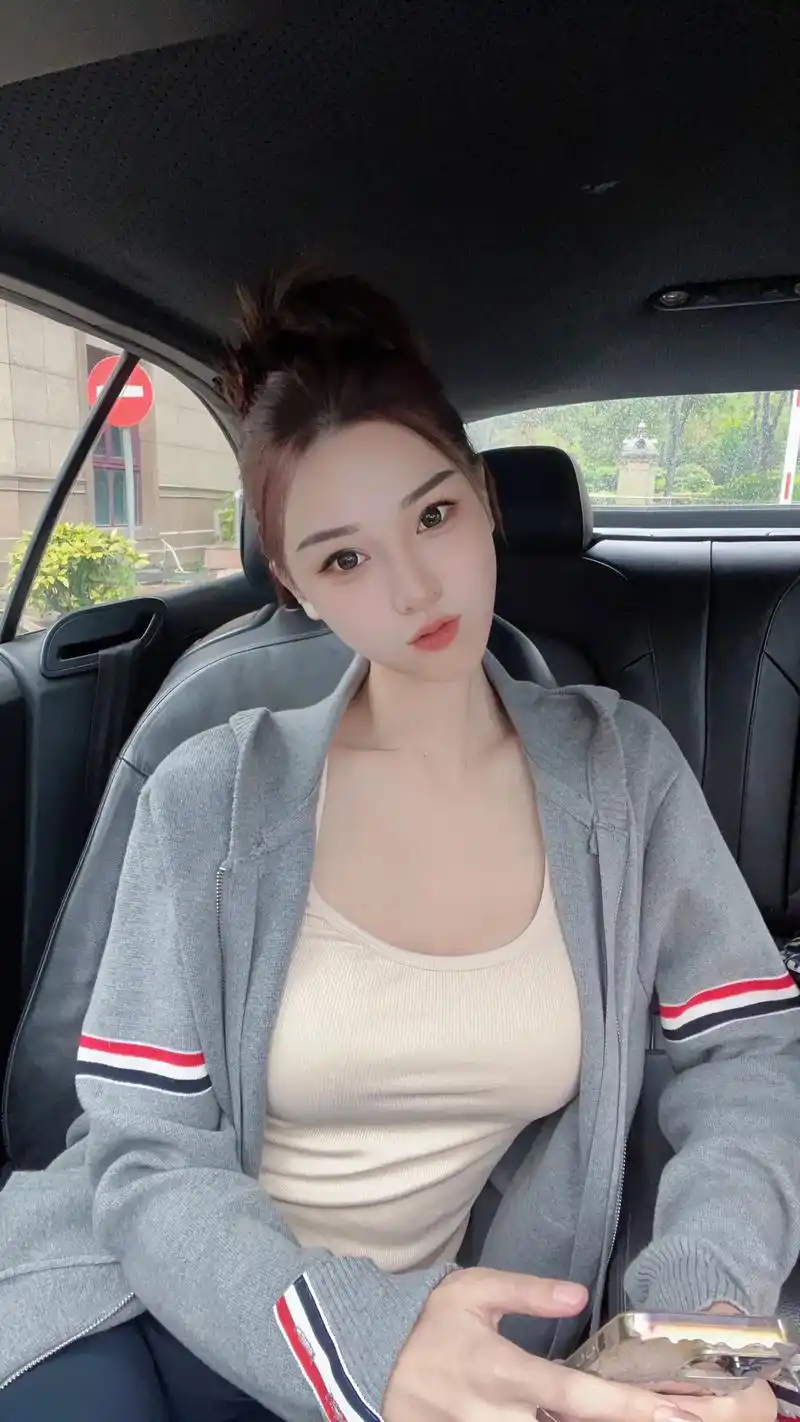 别人发照片:几万赞我发照片:全靠好友[流泪] #宝妈穿搭 - 抖音