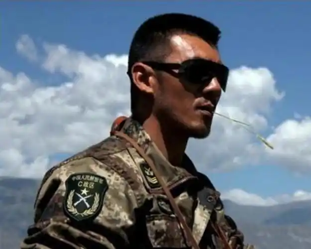 小鲜肉看得疲劳了男人还是应该有阳刚之气盘点军装男神