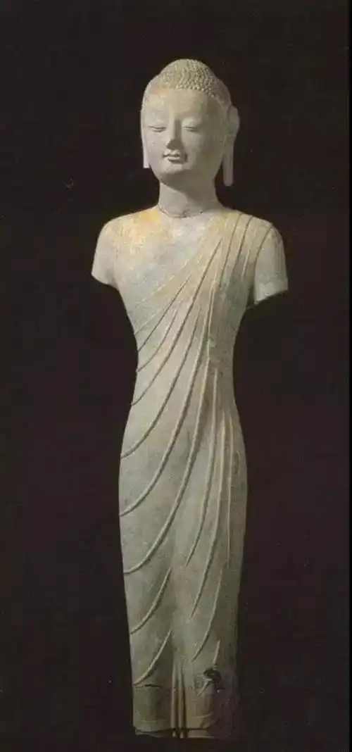 北齐曹仲达,绘制佛像薄衣贴体,与吴道子并称为曹衣出水吴带当风