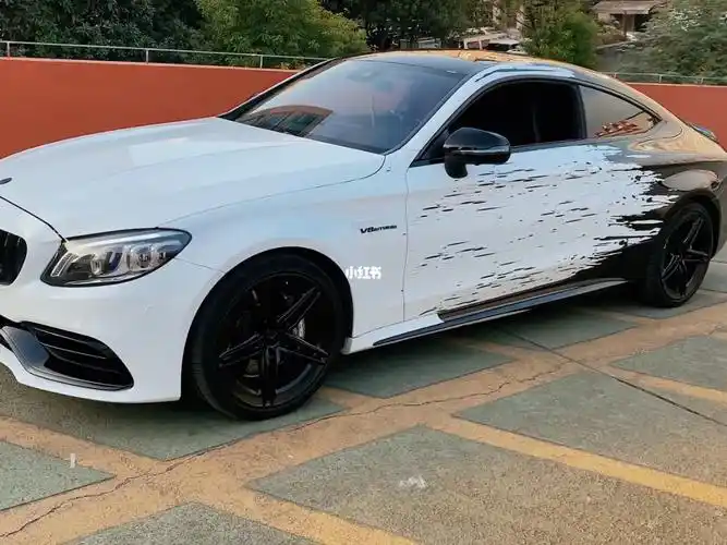 奔驰c63黑白泼墨渐变来了……#汽车改色贴膜  #车身改色贴膜  #奔驰c