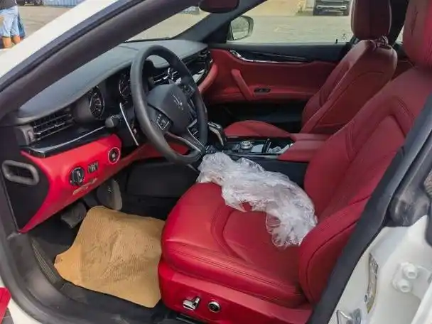 全新天津港玛莎拉蒂总裁四座高配实拍