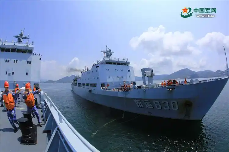 高清大图:南海舰队某基地进行海上独操考核