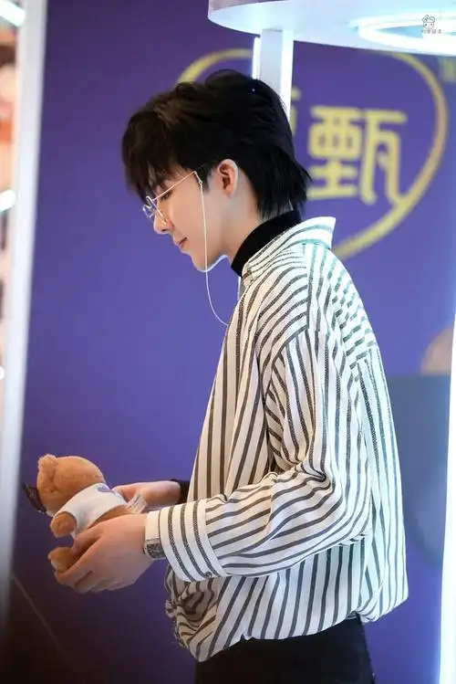 有人和我一样喜欢眼镜链吗想建一个刘宇宁眼镜链楼