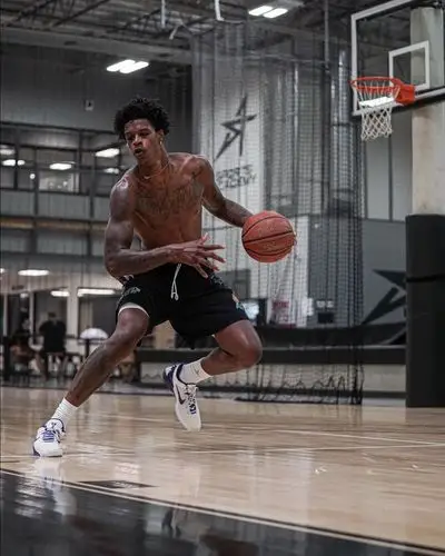 谢里夫-奥尼尔晒训练照:像一颗星星那样闪耀_虎扑nba新闻