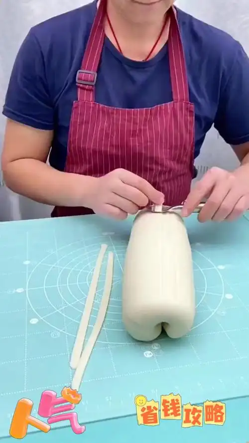 炎热夏季,来碗自制刀削面,削面刀为你服务