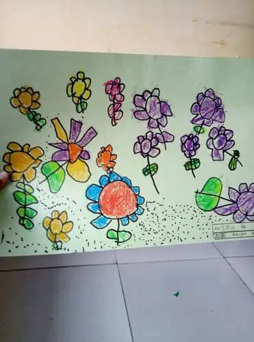 童心童画《草地上的花》