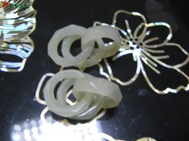 清代和田白玉三连环一对