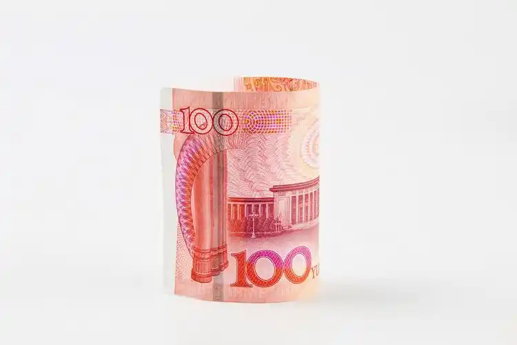 百元人民币堆放